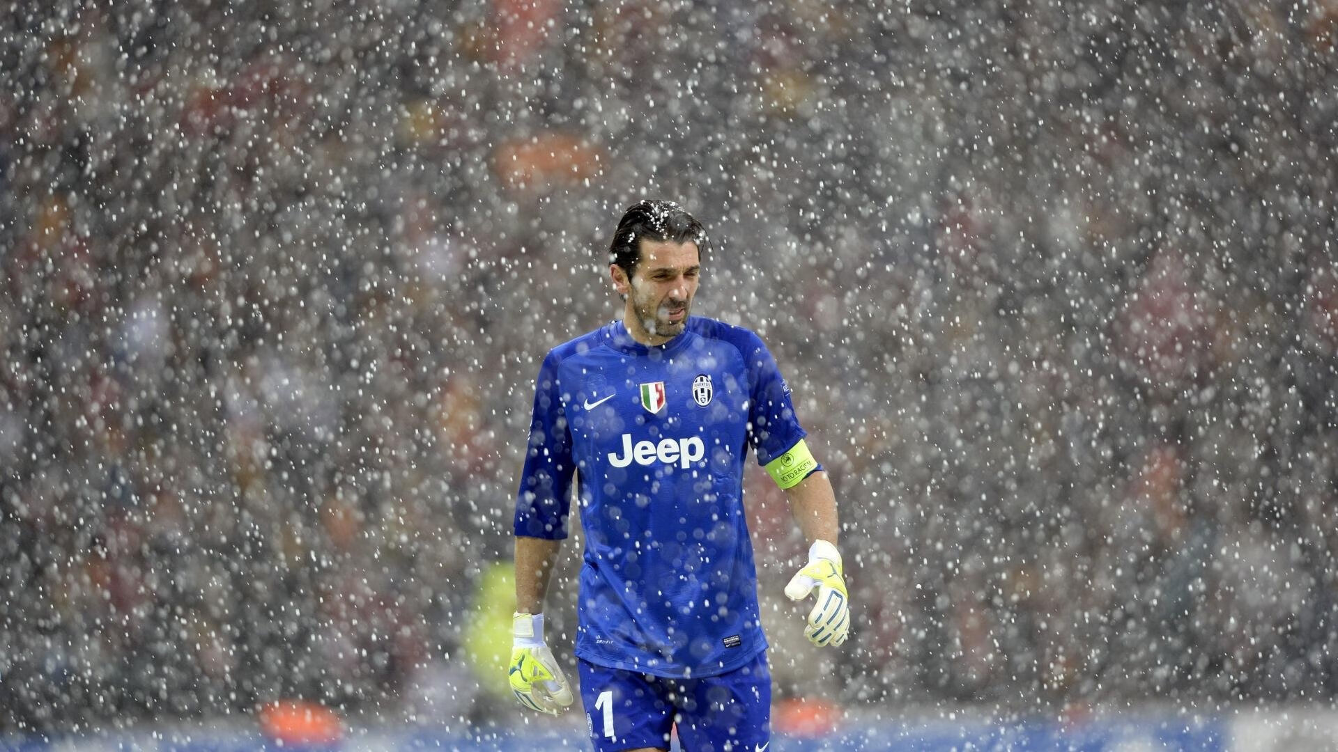 乔治连续抢断带动快船反击得分，乔治四年1.9亿美元续约快船